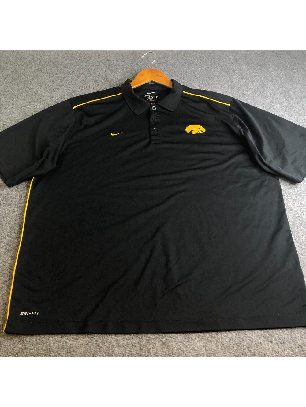 Nike Iowa Hawkeyes Polo Shirt Mens XXL Black Gold Logo Short Sleeve